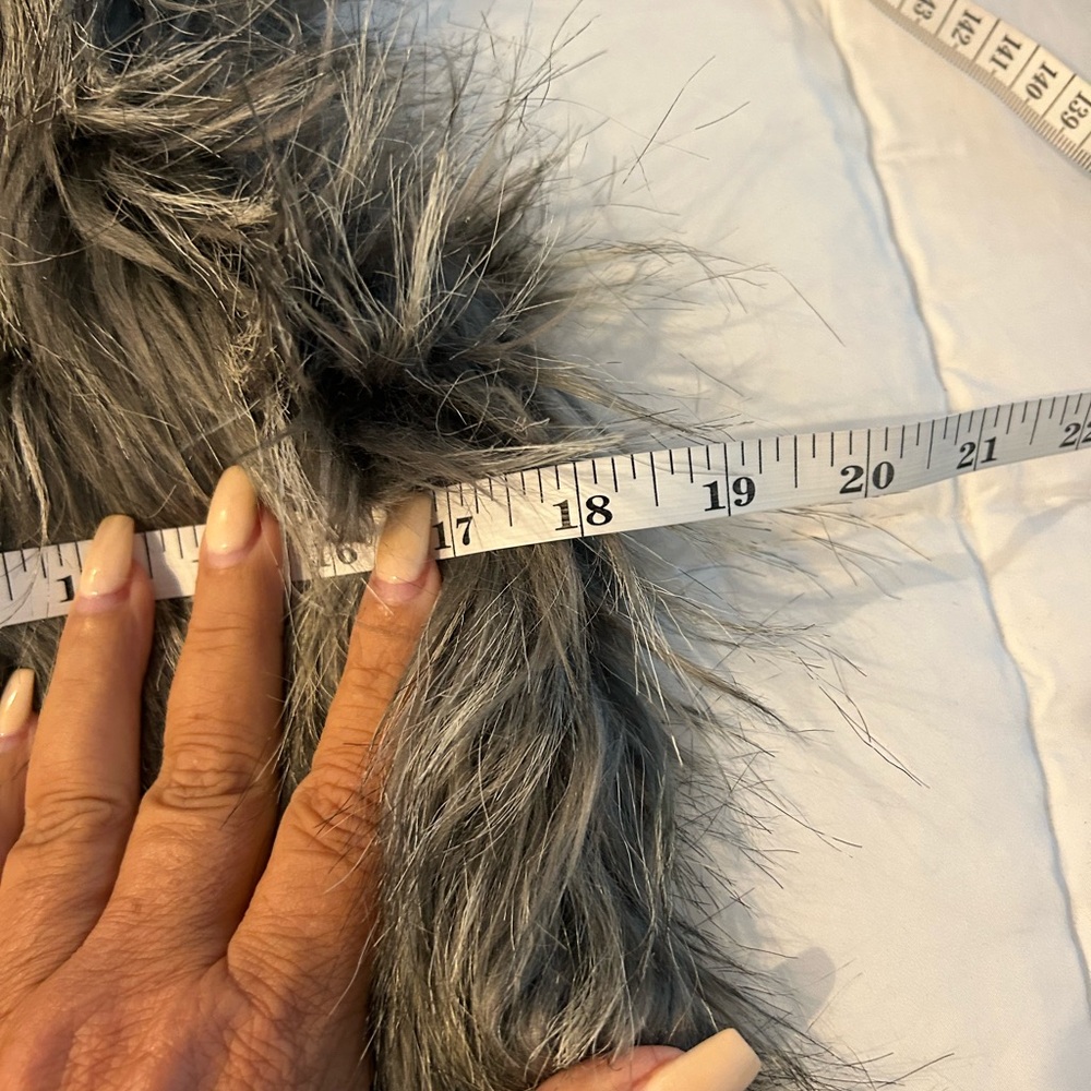 Nicole Miller Faux Fur Open Vest - Picture 6 of 7